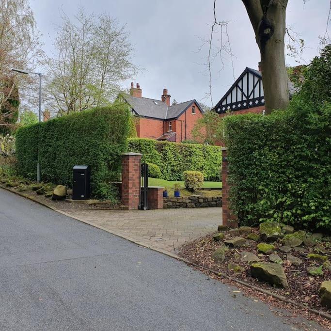 Churstonbnb, Private Flat Within Family Home, Bolton Lostock 외부 사진