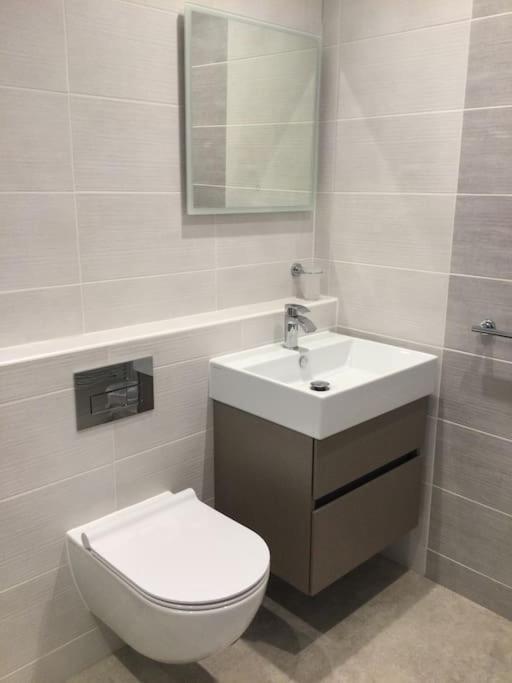 Churstonbnb, Private Flat Within Family Home, Bolton Lostock 외부 사진