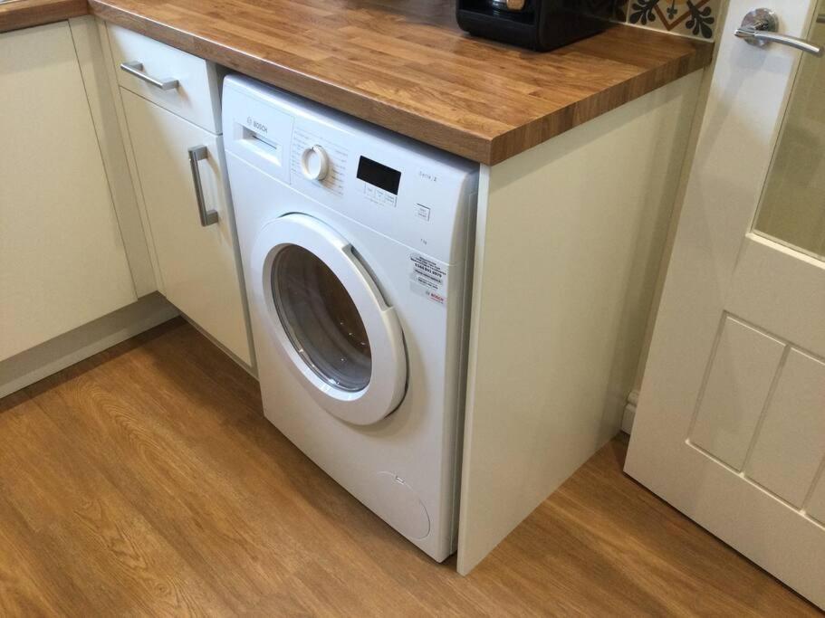 Churstonbnb, Private Flat Within Family Home, Bolton Lostock 외부 사진