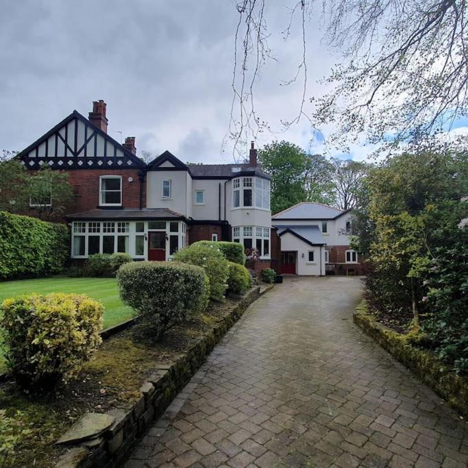 Churstonbnb, Private Flat Within Family Home, Bolton Lostock 외부 사진